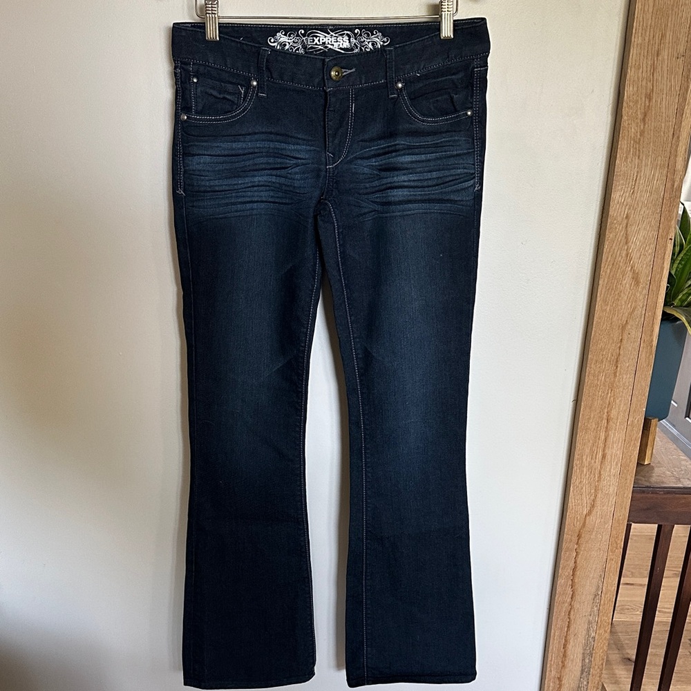 Express Stella Low Rise Boot Cut Jeans size 6 R